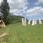 Hillside Bio Glamping Prebold