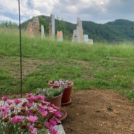 Kemping Hillside Bio Glamping