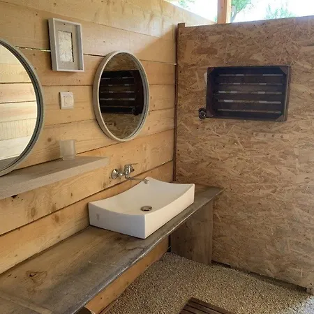 Kemping Hillside Bio Glamping