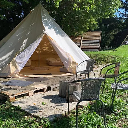 Kemping Hillside Bio Glamping