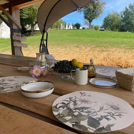 Kamp Hillside Bio Glamping *