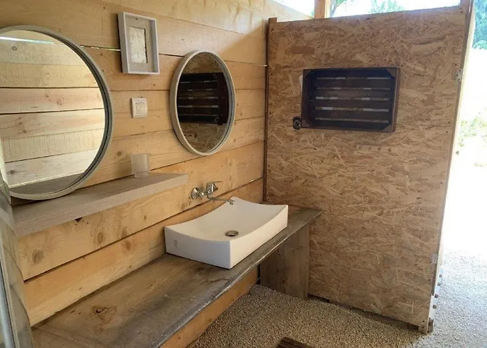 キャンプ場 Hillside Bio Glamping