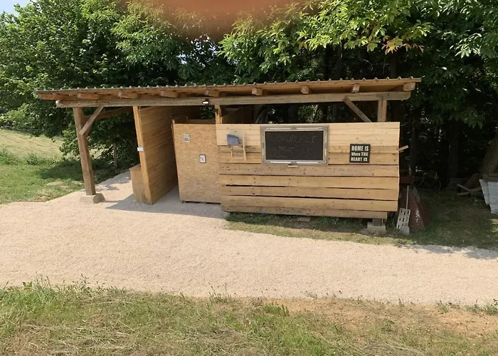 Kemp Hillside Bio Glamping Prebold